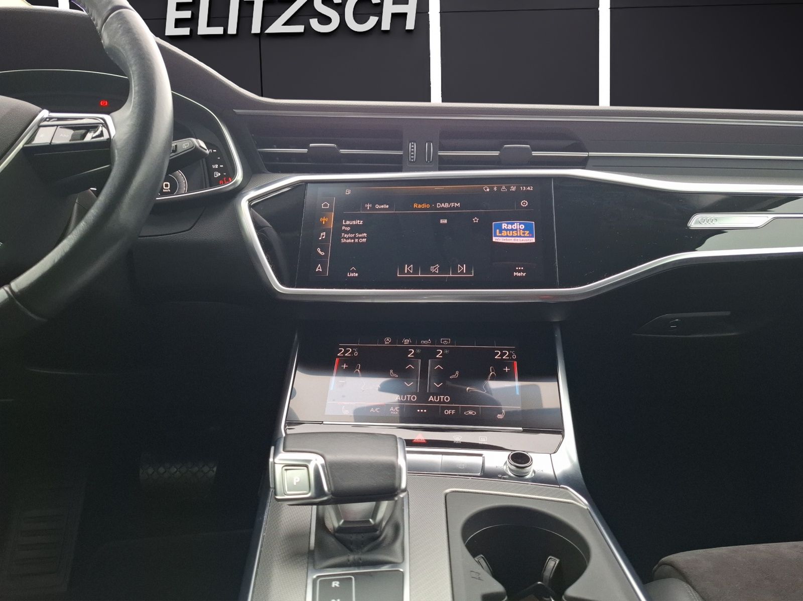 Fahrzeugabbildung Audi A6 Avant 40 TDI sport S-tronic LED NAVI AVC GRA