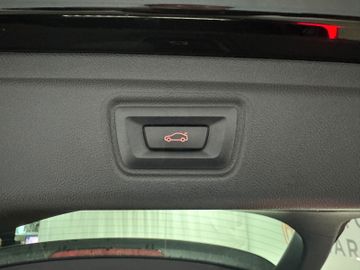 BMW 330 i Touring xDrive M Sport Navi LED Kamera