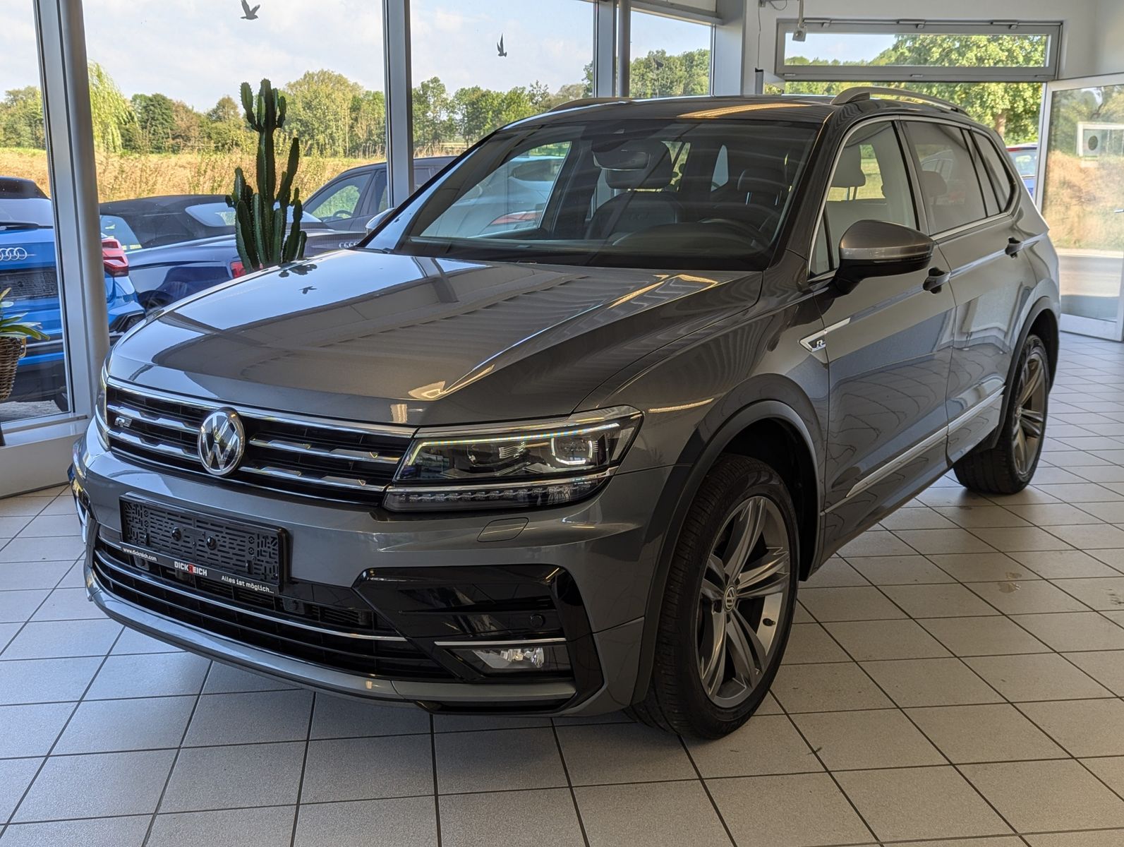 Fahrzeugabbildung Volkswagen Tiguan Allspace TDI DSG 4M 2x R-Line Pano 19 AHK