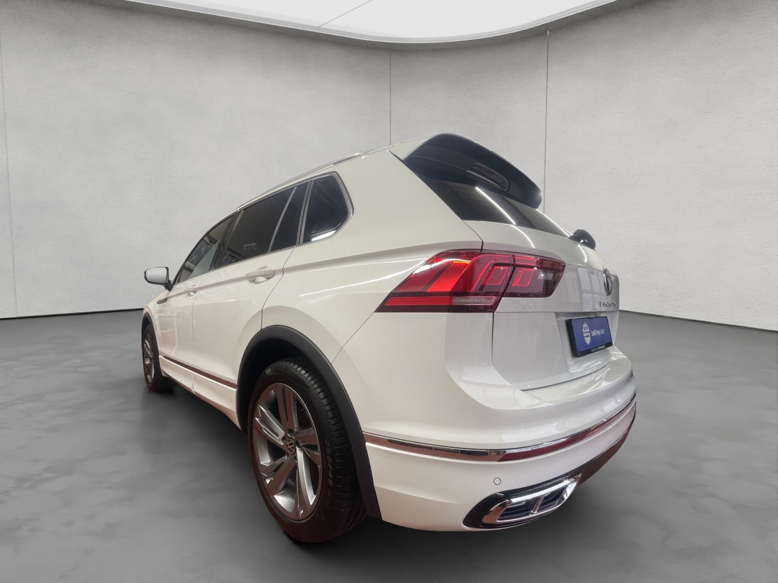 Volkswagen Tiguan 1.5 TSI DSG R-Line ACC LED Pano foto 3