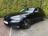 BMW 520 d Lim xDrive Aut. LED+NAV+SHZ+LEDER+KAM+AMBI - BMW 520: Limousine, 520d