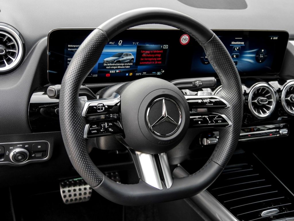 Mercedes-Benz GLA 200 AMG-Sport Pano AHK MLB Night Distr Ambi foto 11