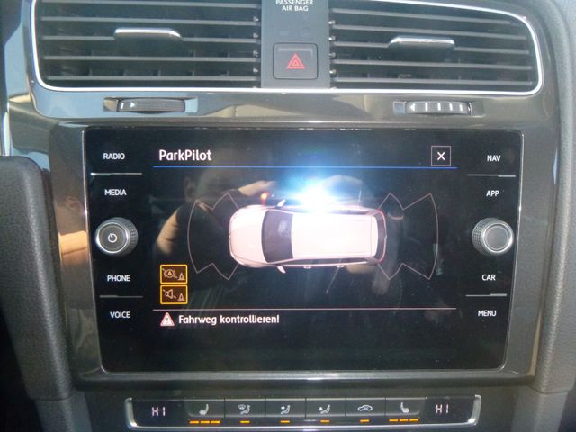 Fahrzeugabbildung Volkswagen Golf VII Variant 1.5 TSI Comfortline>AUT/AHK/NAV