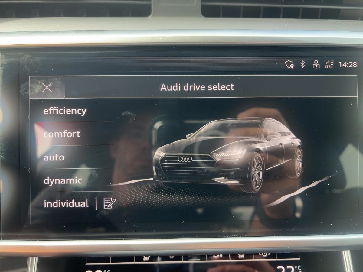 Audi A7 Sportback 55TFSI quattro S tronic S Line Head foto 21