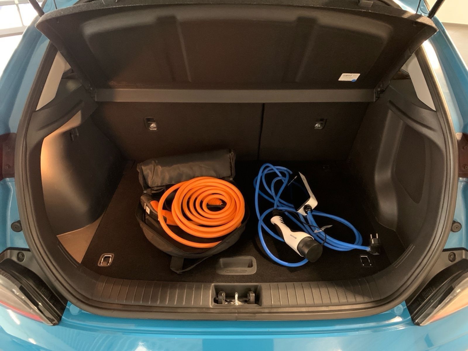 Fahrzeugabbildung Hyundai KONA Trend Elektro 64 kWh Navi Assi Dach