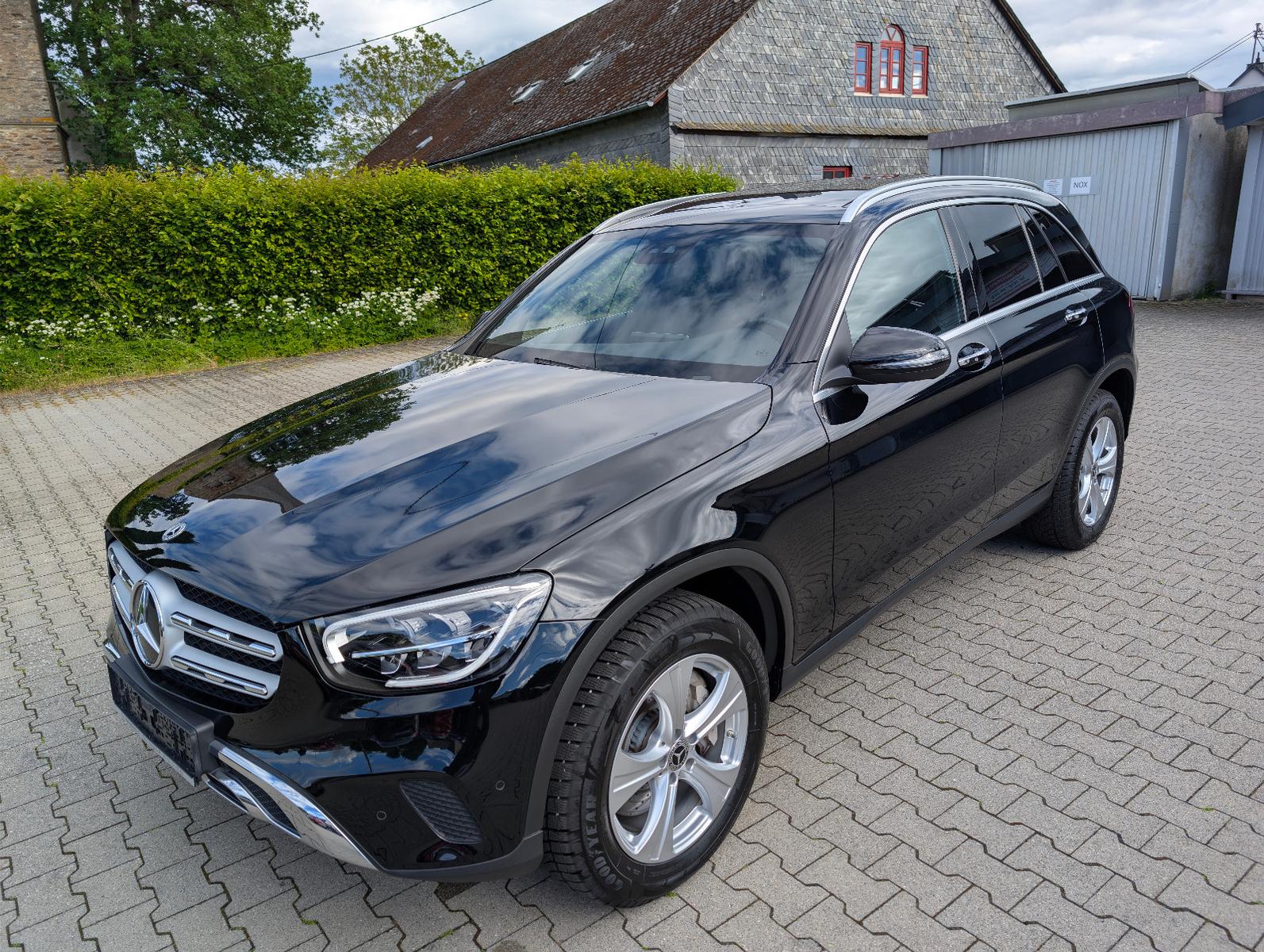 Mercedes-Benz GLC 300 e 4Matic Exclusive*AHK*Pano