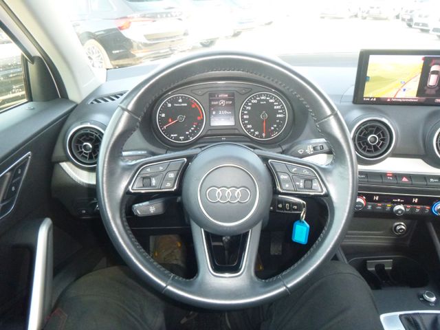 Fahrzeugabbildung Audi Q2 30 TDI >AUT/AHK /NAVI/TEMP/Einparkhilfe<