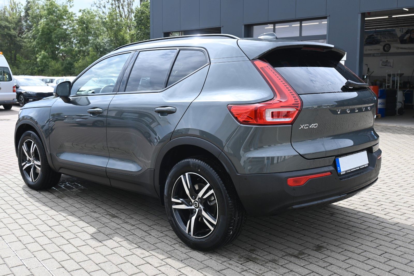Fahrzeugabbildung Volvo XC40 B3 DKG Plus Dark*STDHZG*360°*H&K*ACC