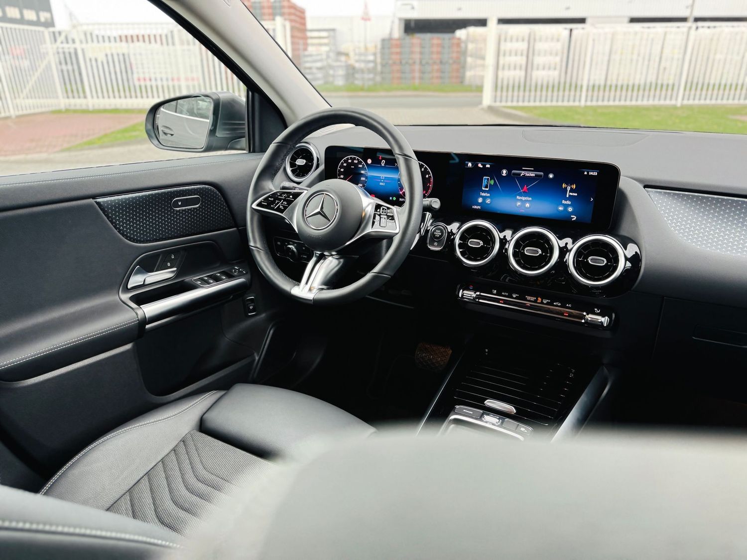 Fahrzeugabbildung Mercedes-Benz GLA 200 PROGRESSIVE ADVANCED, 360°, Totwinkel, W