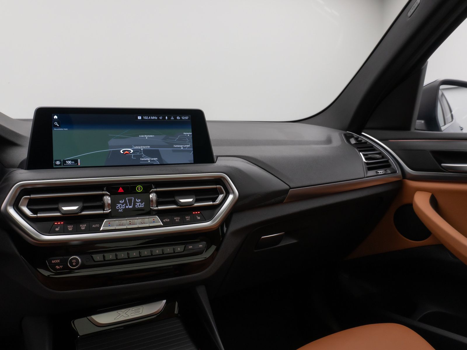 Fahrzeugabbildung BMW X3 xD20i Panorama Kamera HUD AHK Komfort Sport