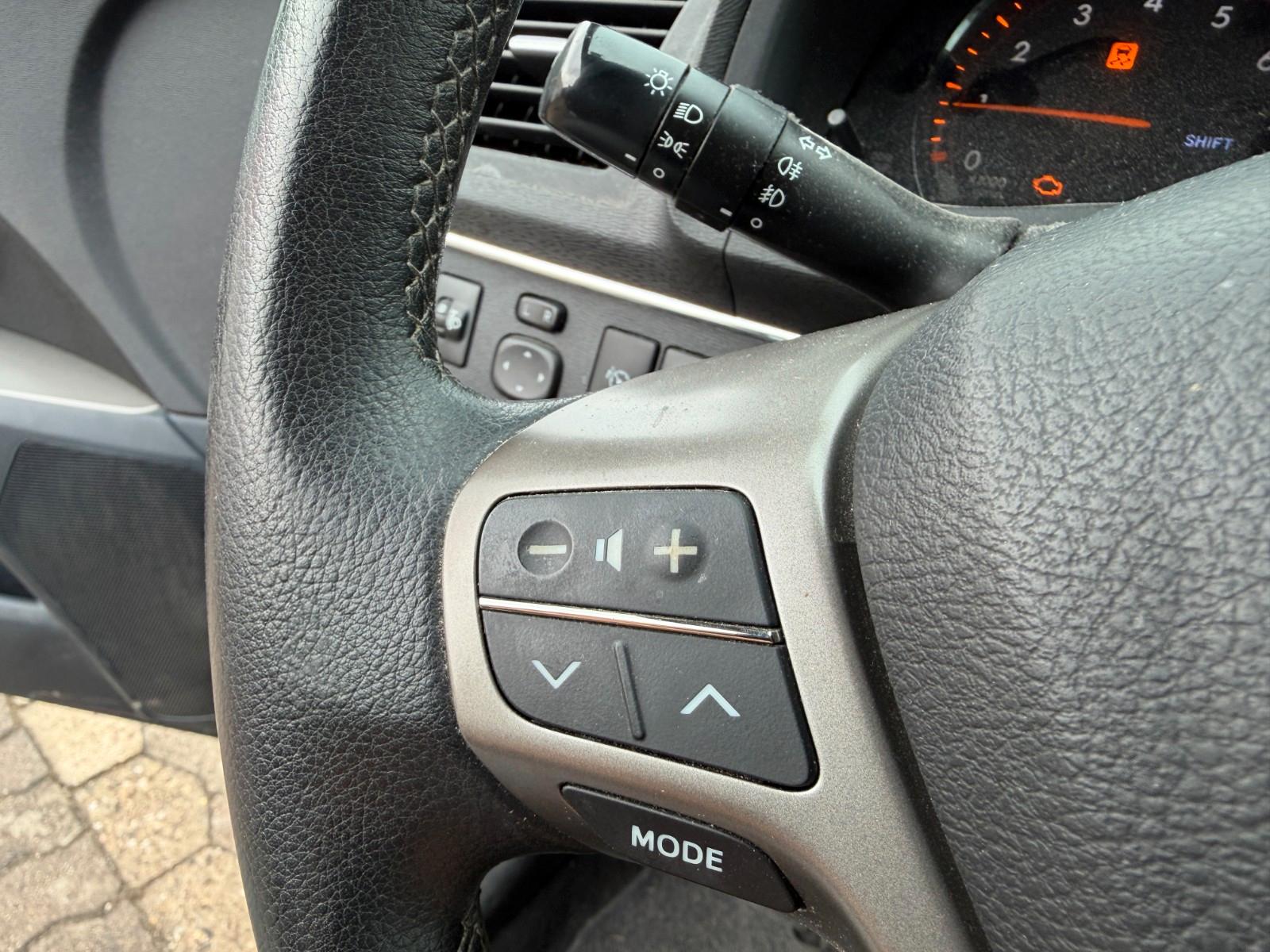 Toyota Avensis 2011 — photo 13