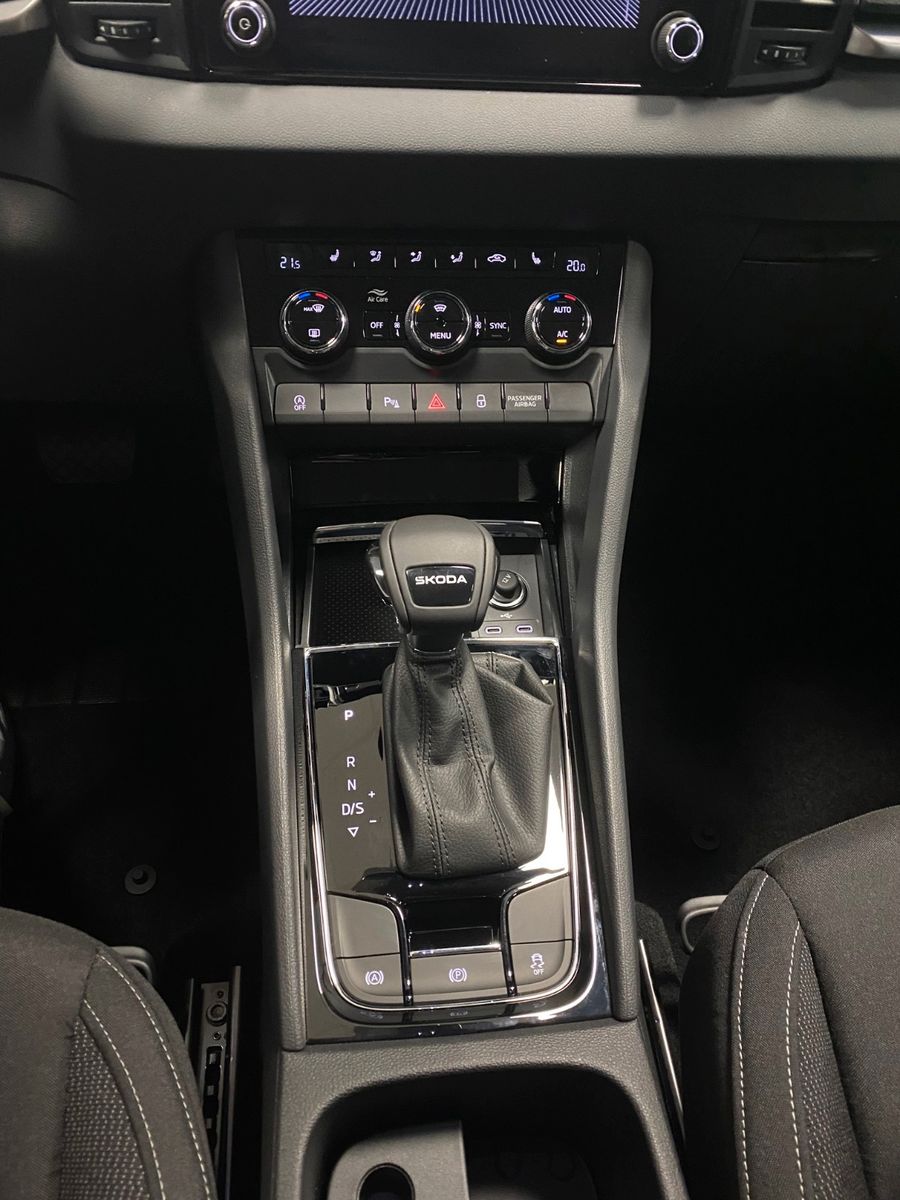 Fahrzeugabbildung SKODA Karoq 1.5 TSI DSG Selection+ACC+2030 Garantie+BC