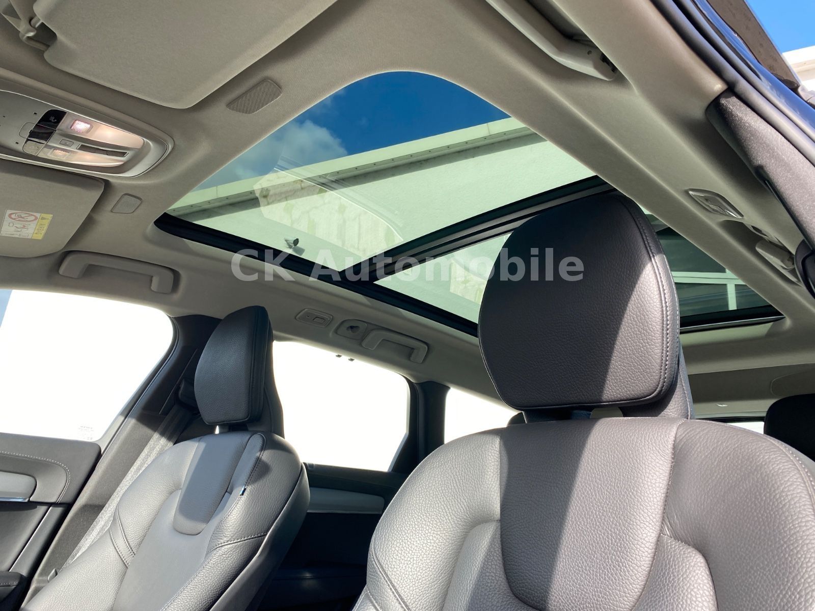 Fahrzeugabbildung Volvo V90 B5 Ultimate Dark AWD/BLIS/Pano/Head-Up/AHK