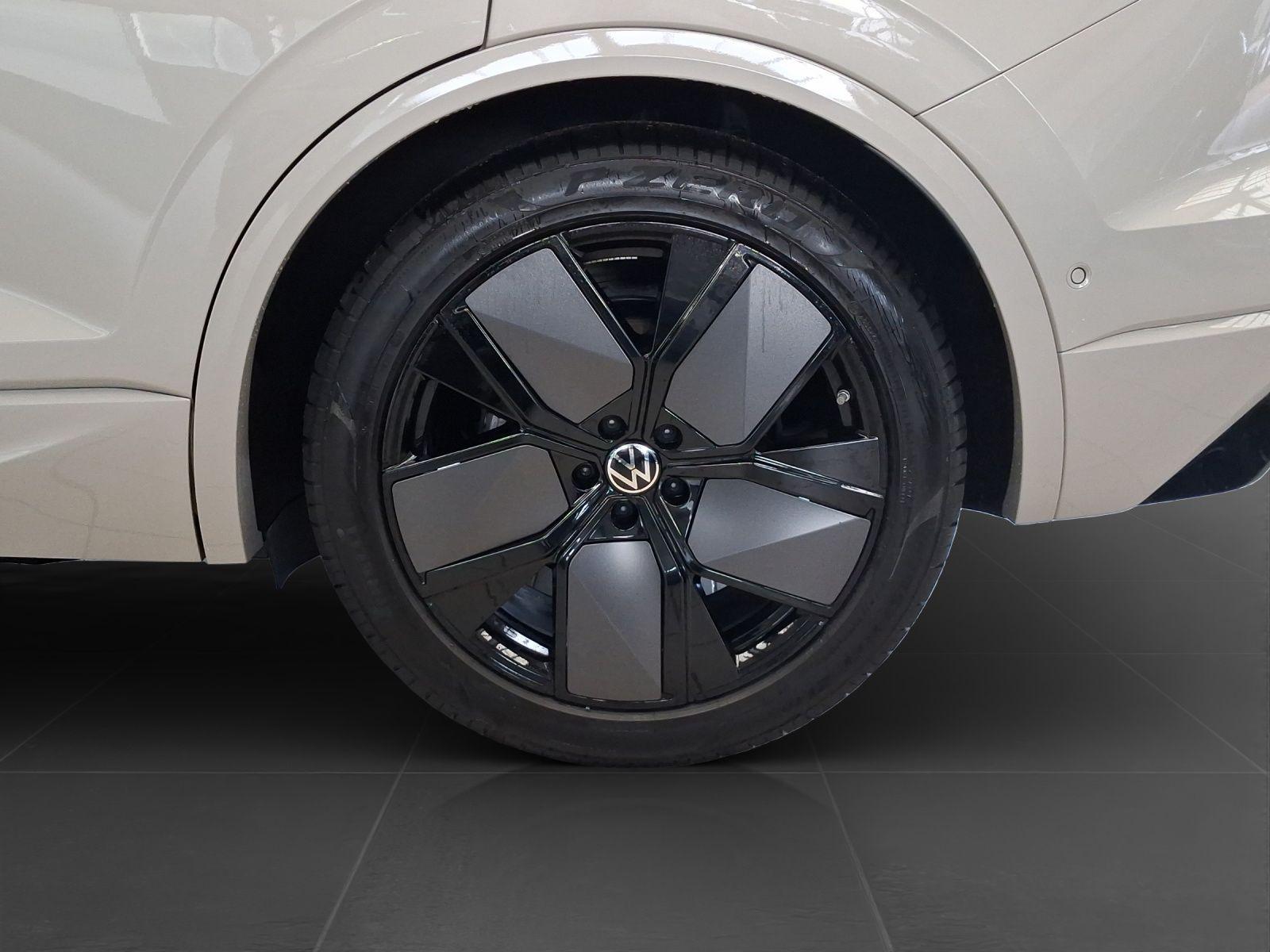 Volkswagen Touareg 3.0 TDI 4M R-LINE BLACK ST.HEIZ LM21 360