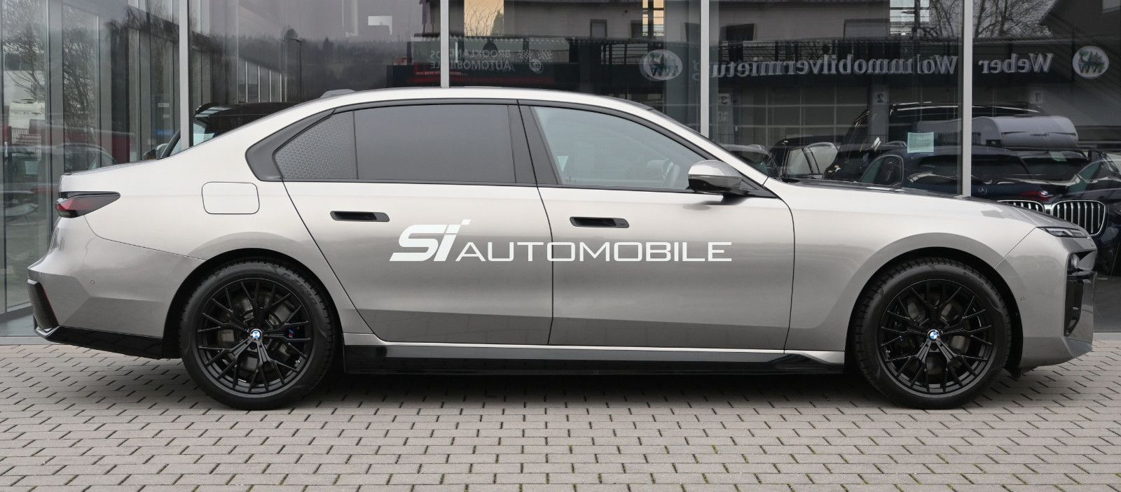 Fahrzeugabbildung BMW 750e xDrive M-Sport °SHADOW°EXEC.DRIVE°INTEGRAL