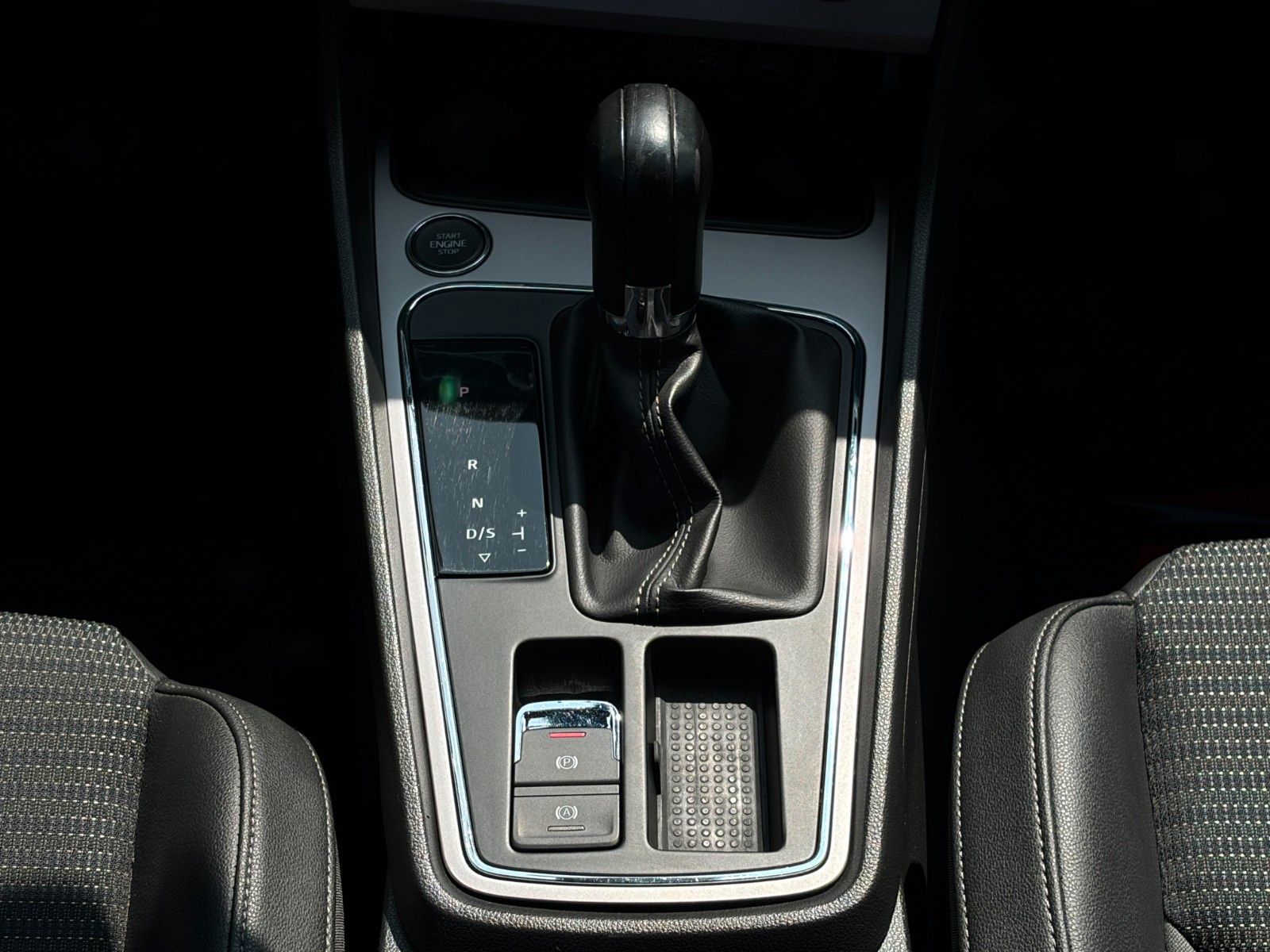 Fahrzeugabbildung SEAT Leon ST 1.5 TSI DSG Xcellence CarPlay PANO CAM