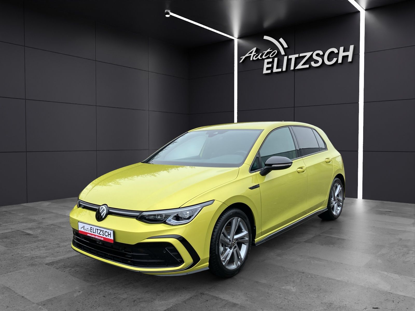 Fahrzeugabbildung Volkswagen Golf VIII 1.5 TSI R-Line DSG LED+ ACC RFK NAVI T
