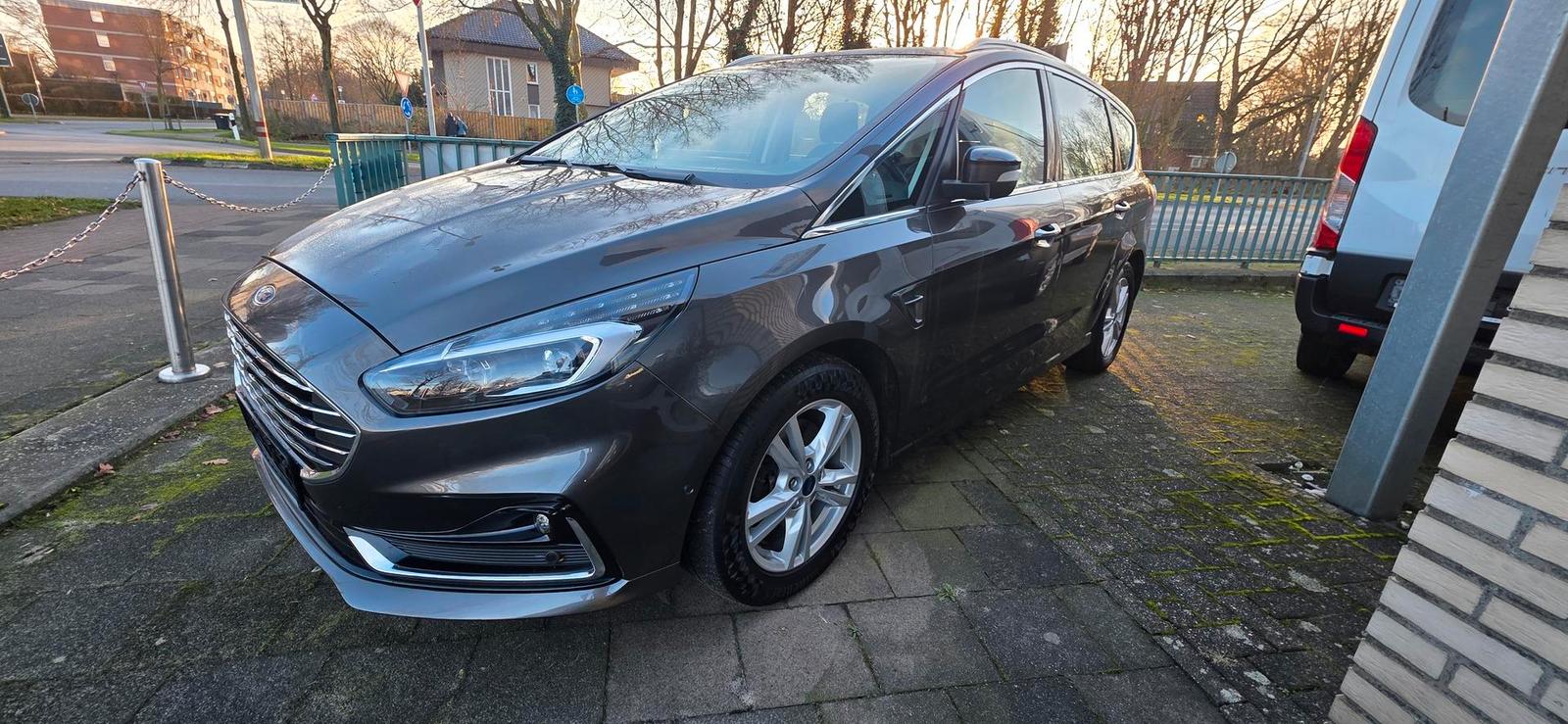 Ford S-Max 2.0 EcoBlue Aut. TITANIUM 7 Sitzer AHK ACC