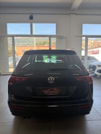 Volkswagen Tiguan - 9