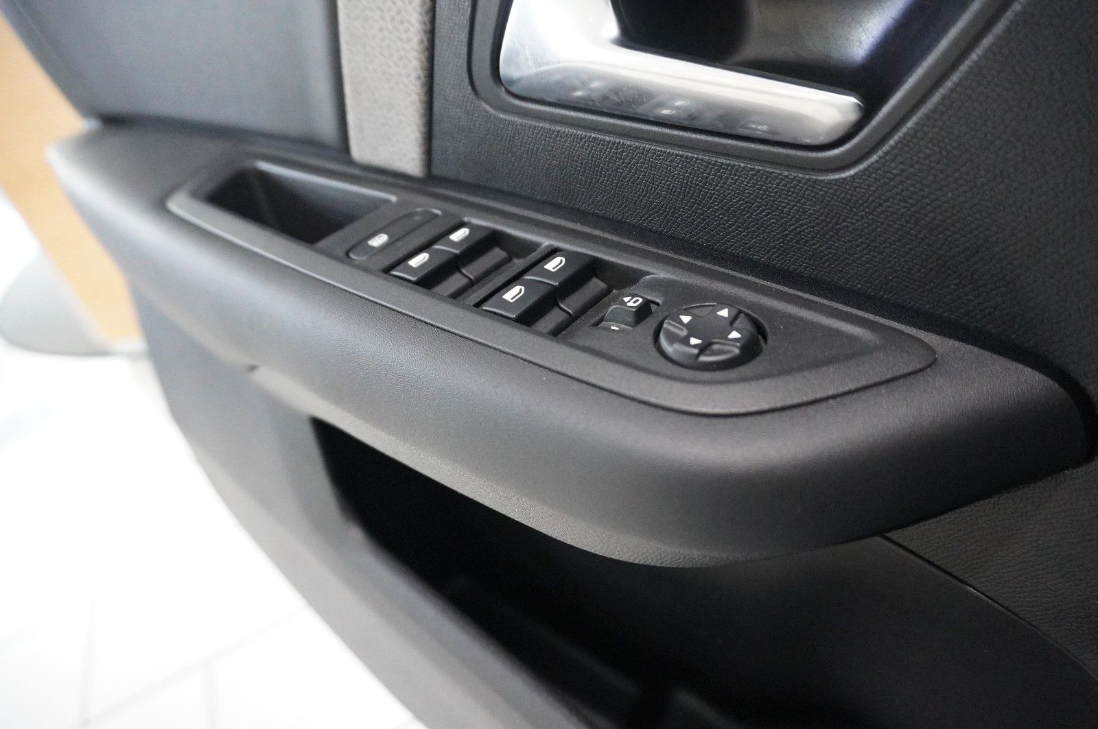 Fahrzeugabbildung Citroën C4 Lim. 1.2T PLUS NAVI/LED/KAMERA/SPORT /VIRTU.