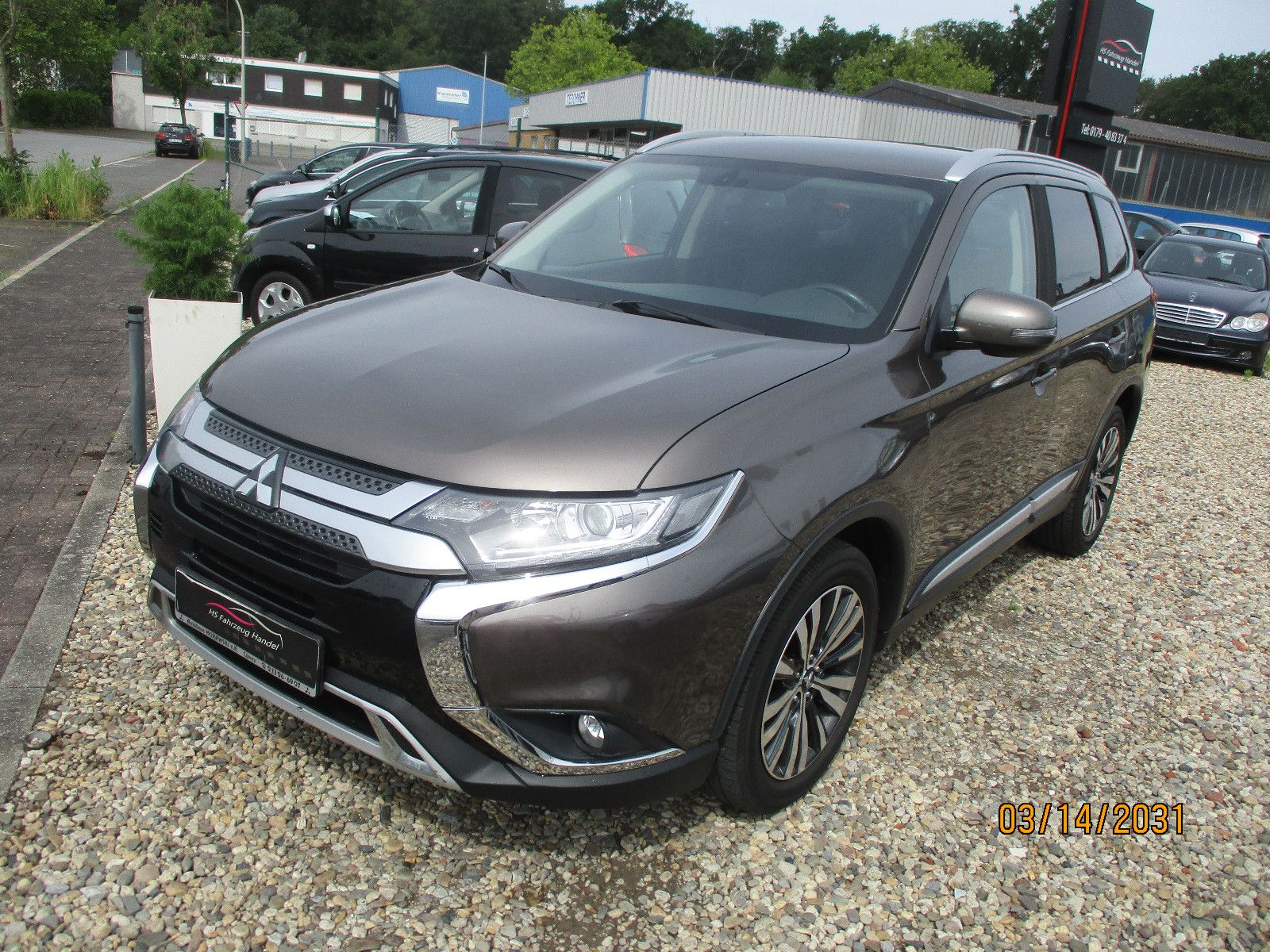 MITSUBISHI Outlander