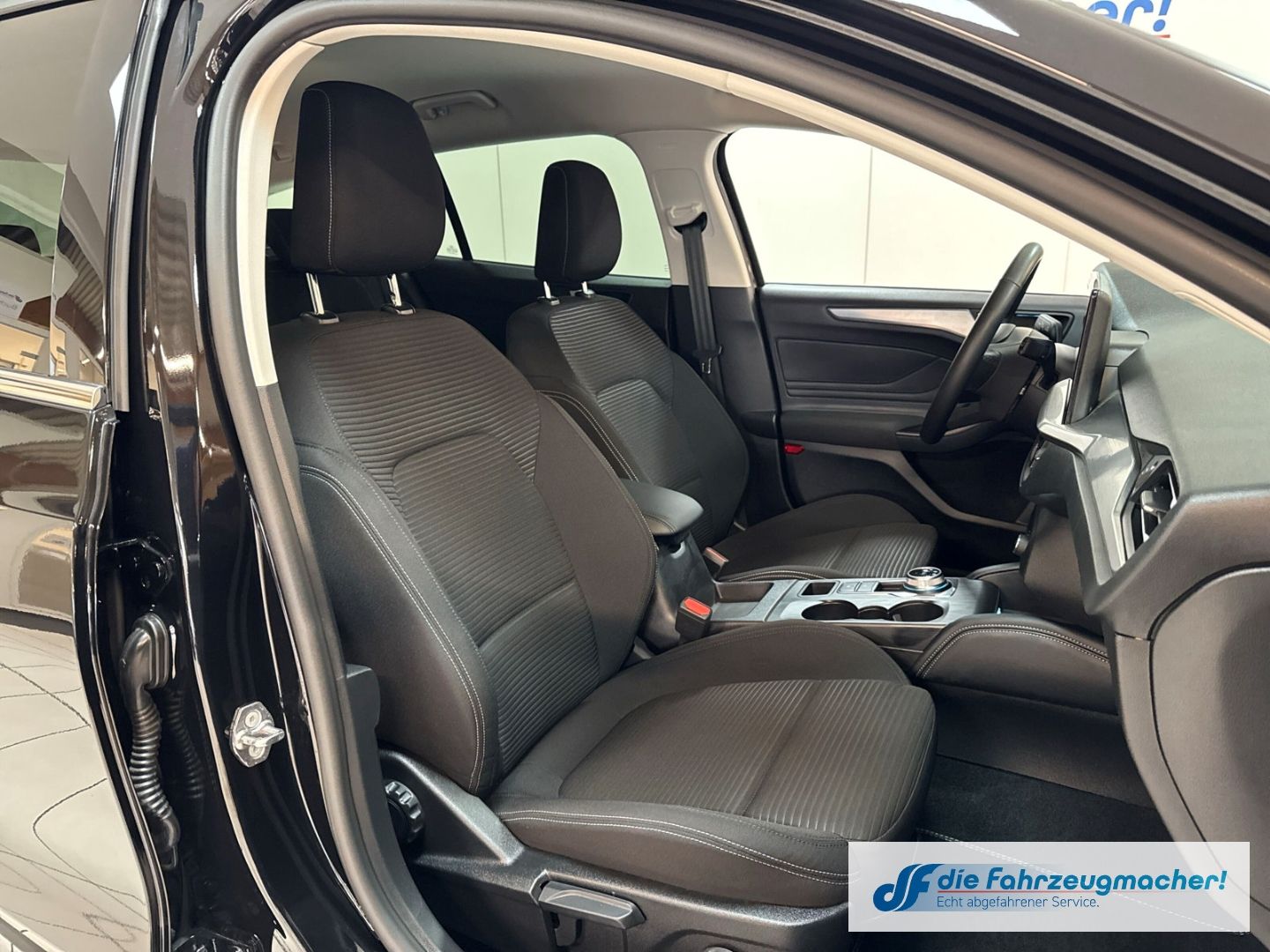 Fahrzeugabbildung Ford Focus Turnier Titanium X Navi Digitales Cockpit