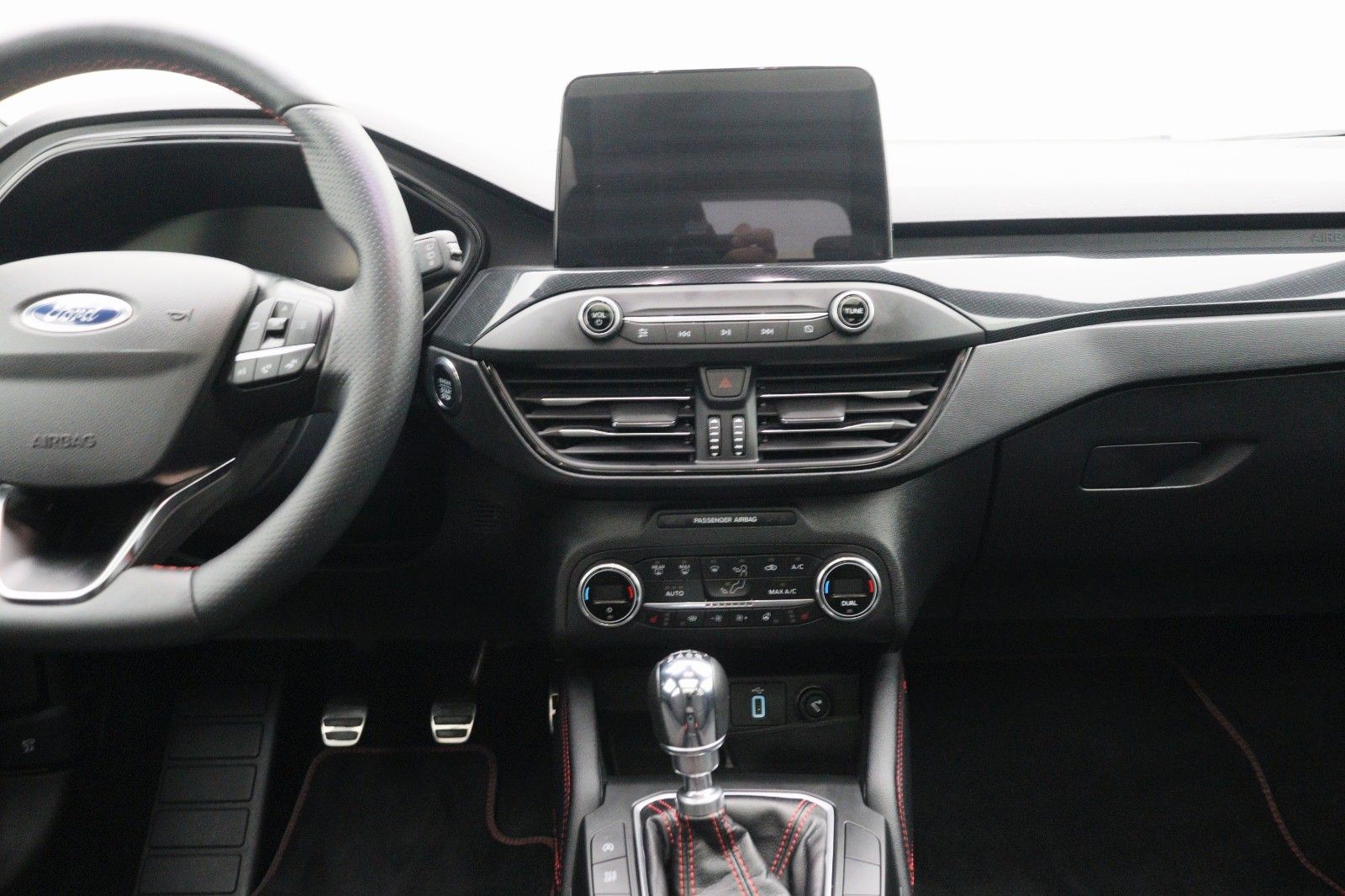 Fahrzeugabbildung Ford Focus 1.0 Turnier ST-Line X EcoBoost M-Hybrid