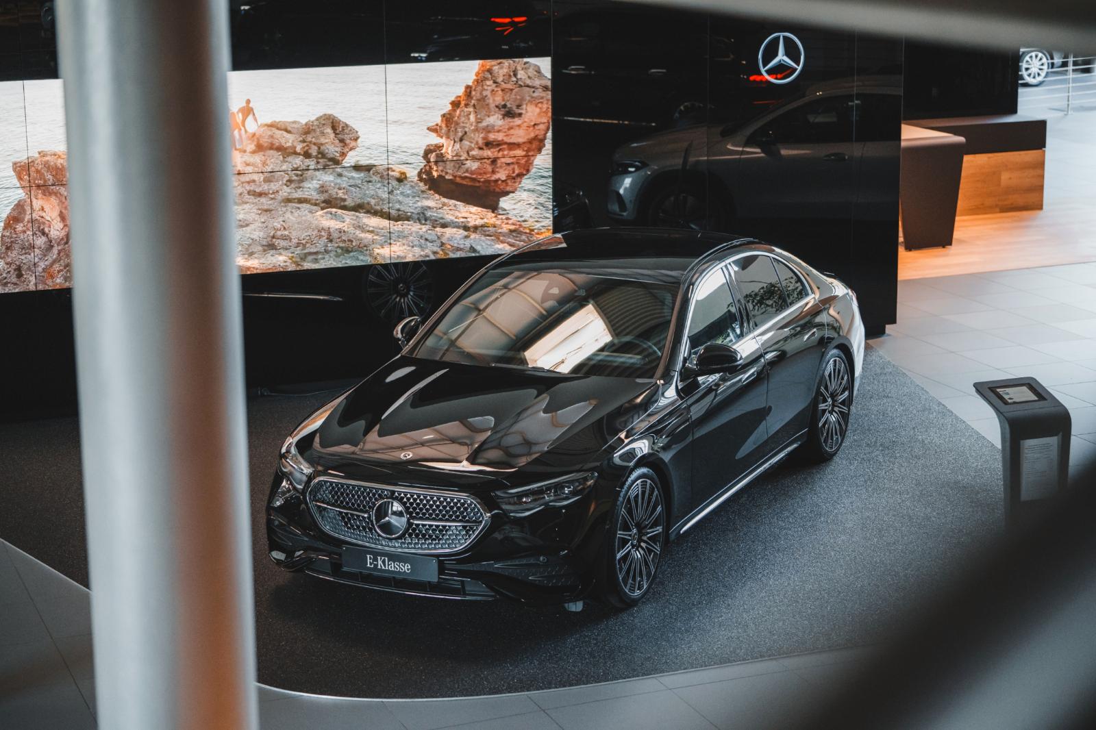 showroom-image-top