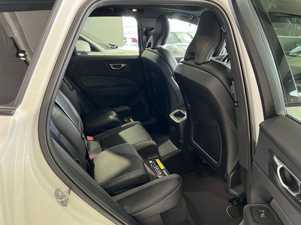 Volvo XC60 T6 R-Design Recharge AWD ACC AHK 360° LED