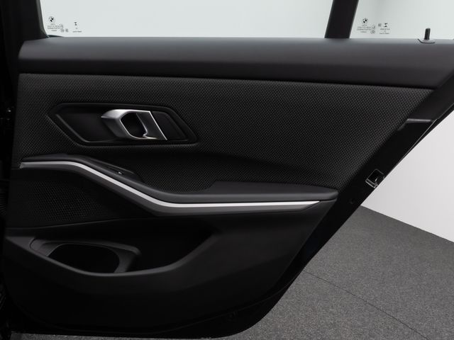 BMW 330, 2022 — 35