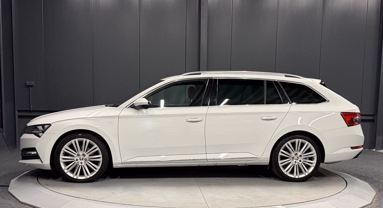 Skoda Superb Combi L&K *19Zoll*LEDER/Braun*SitzKlima*, миниатюра 4