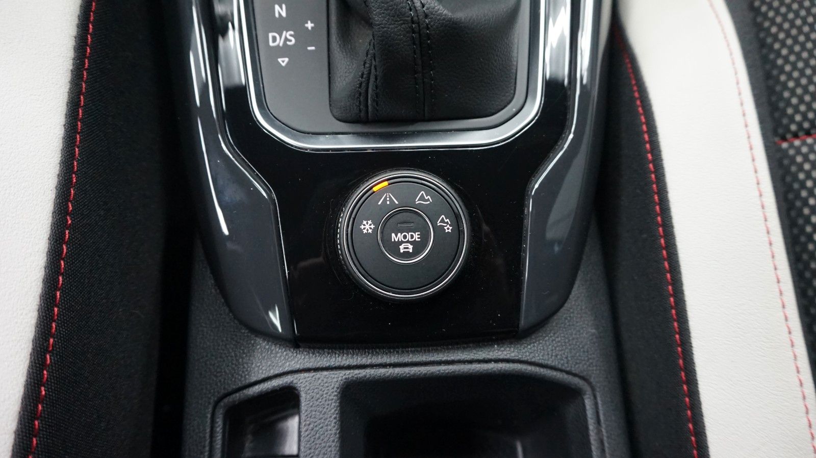 Fahrzeugabbildung Volkswagen T-Roc Sport 4Motion *Autom.*Navi*Kamera*