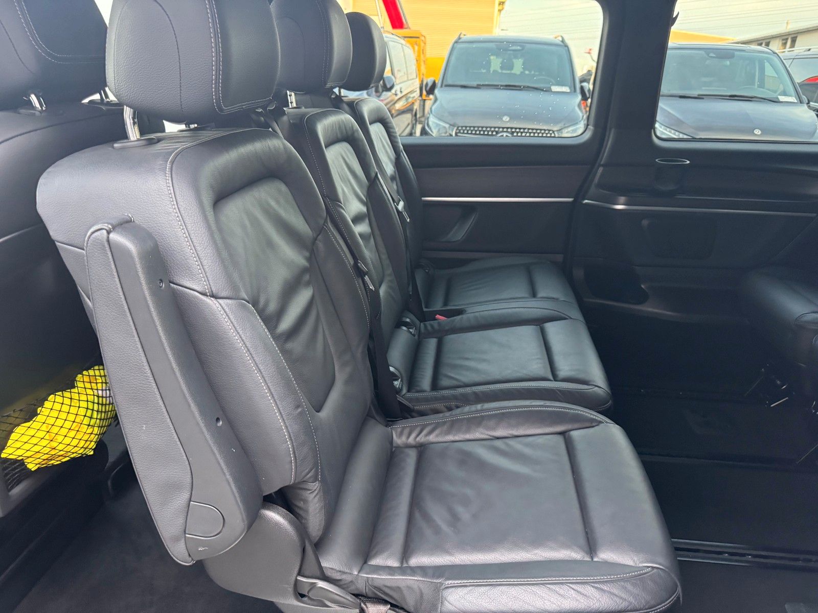 Fahrzeugabbildung Mercedes-Benz V 300 d AVA Extralang DISTRONIC Standheiz