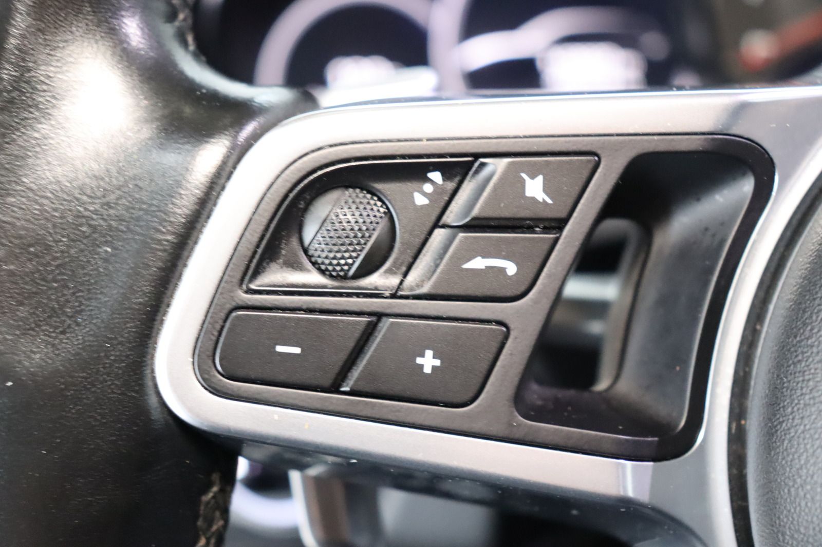 Fahrzeugabbildung Porsche Cayenne S * Pano * Standhzg. * RFK