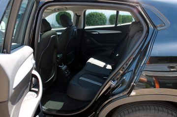 Fahrzeugabbildung BMW X2 sDr 20i Steptr. Adv Pano H&K HUD PDC LED WLan