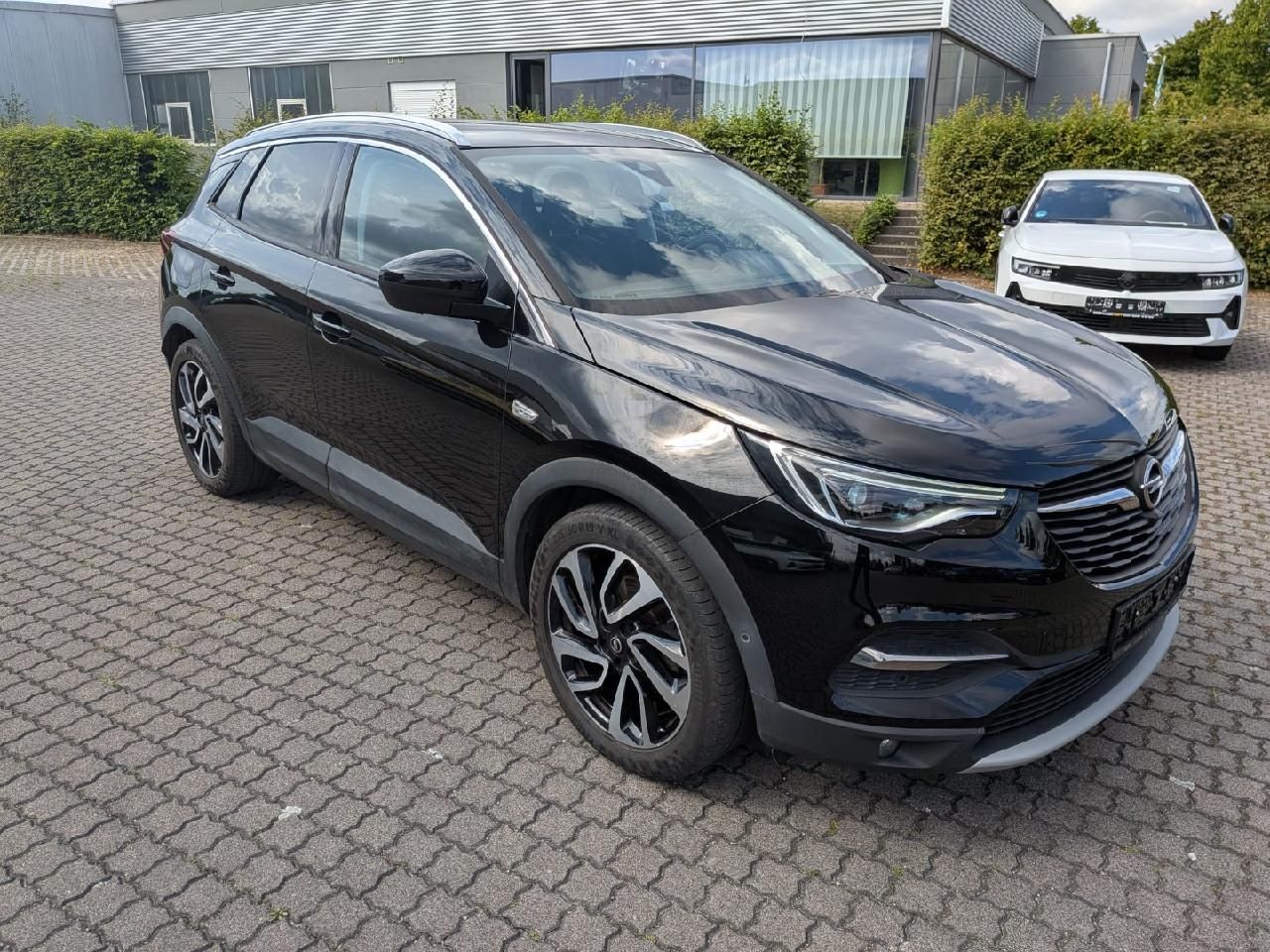 Fahrzeugabbildung Opel Grandland 1.6D Ultimate AT8 incl. WKR