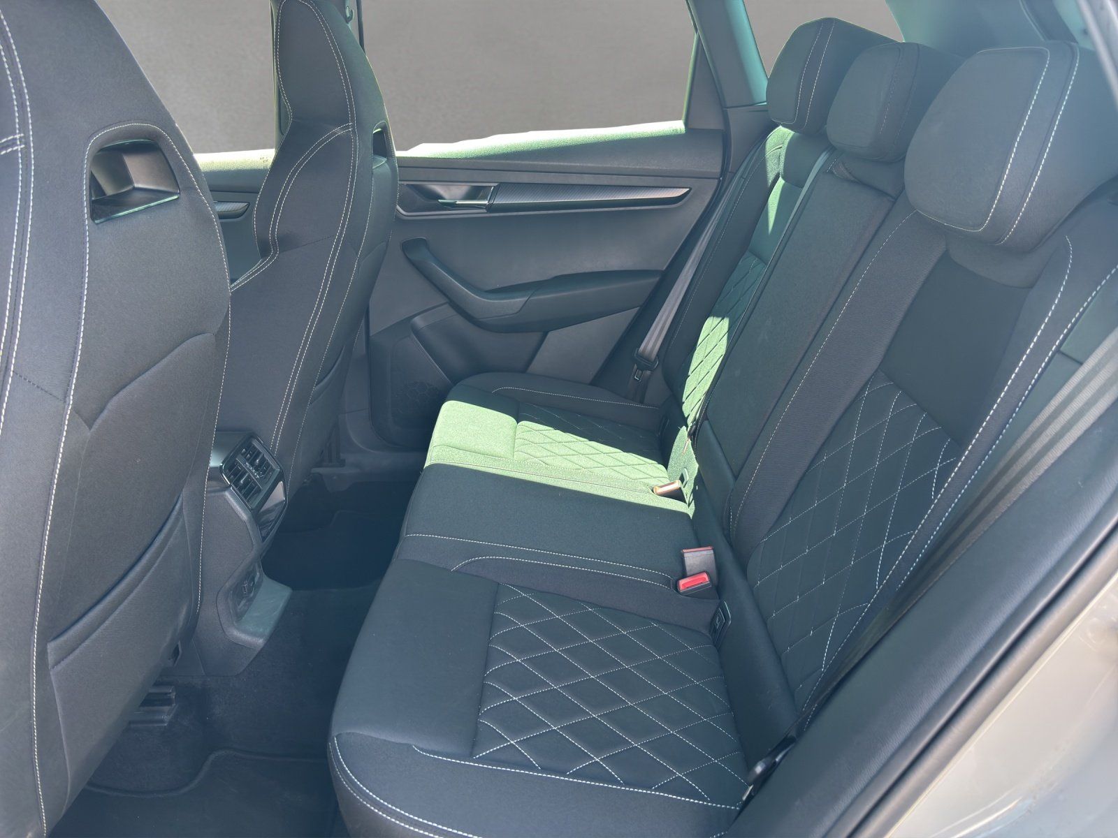 Fahrzeugabbildung SKODA Karoq 1.5 TSI DSG Sportline/ACC/KAMERA/VIRTUAL/