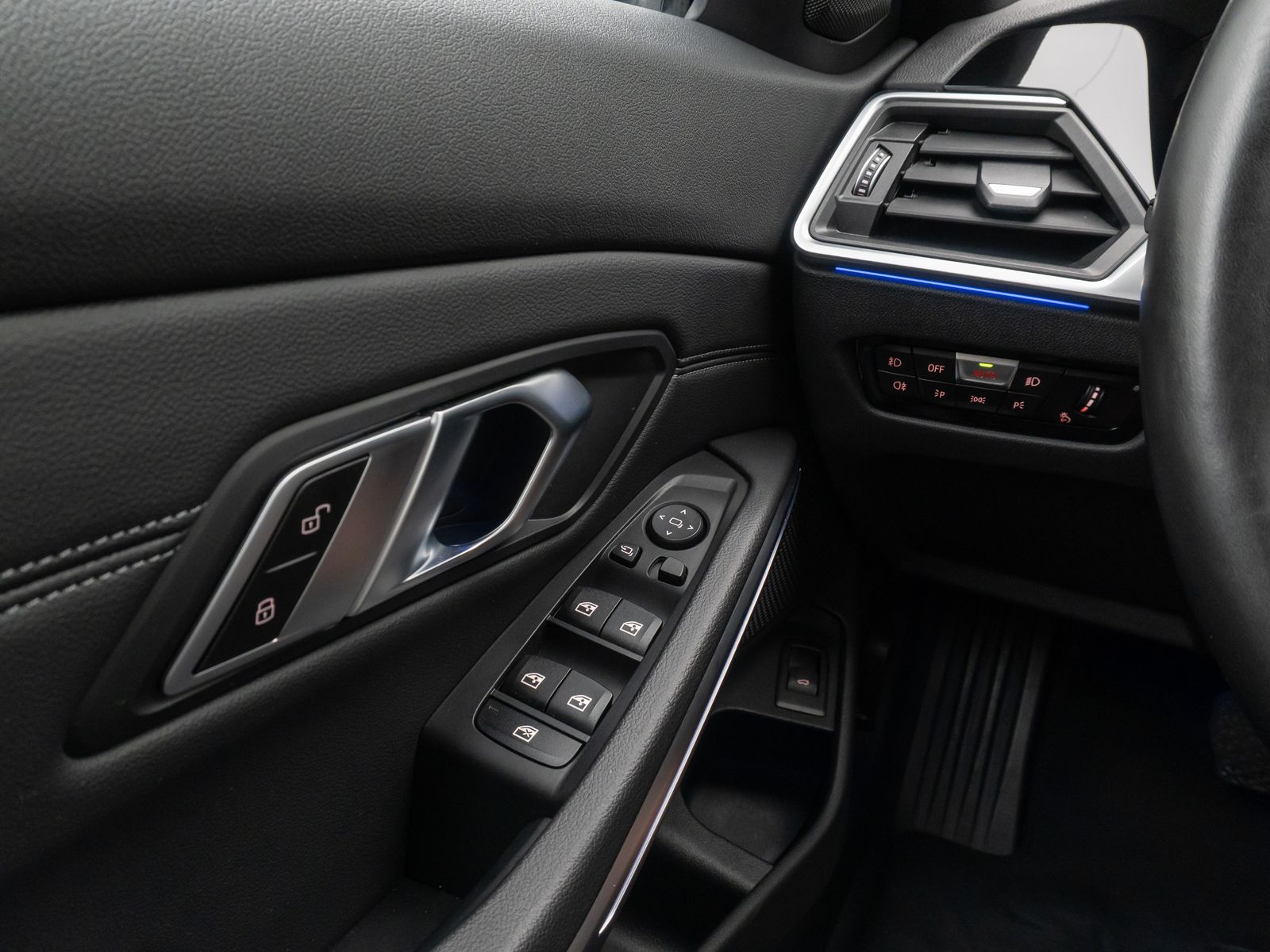Fahrzeugabbildung BMW 320d Sport Line HUD DAB Kamera Alarm HiFi Leder