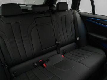 Fahrzeugabbildung BMW 530e M Sport Kamera Laser HUD DAB HiFi Komfort