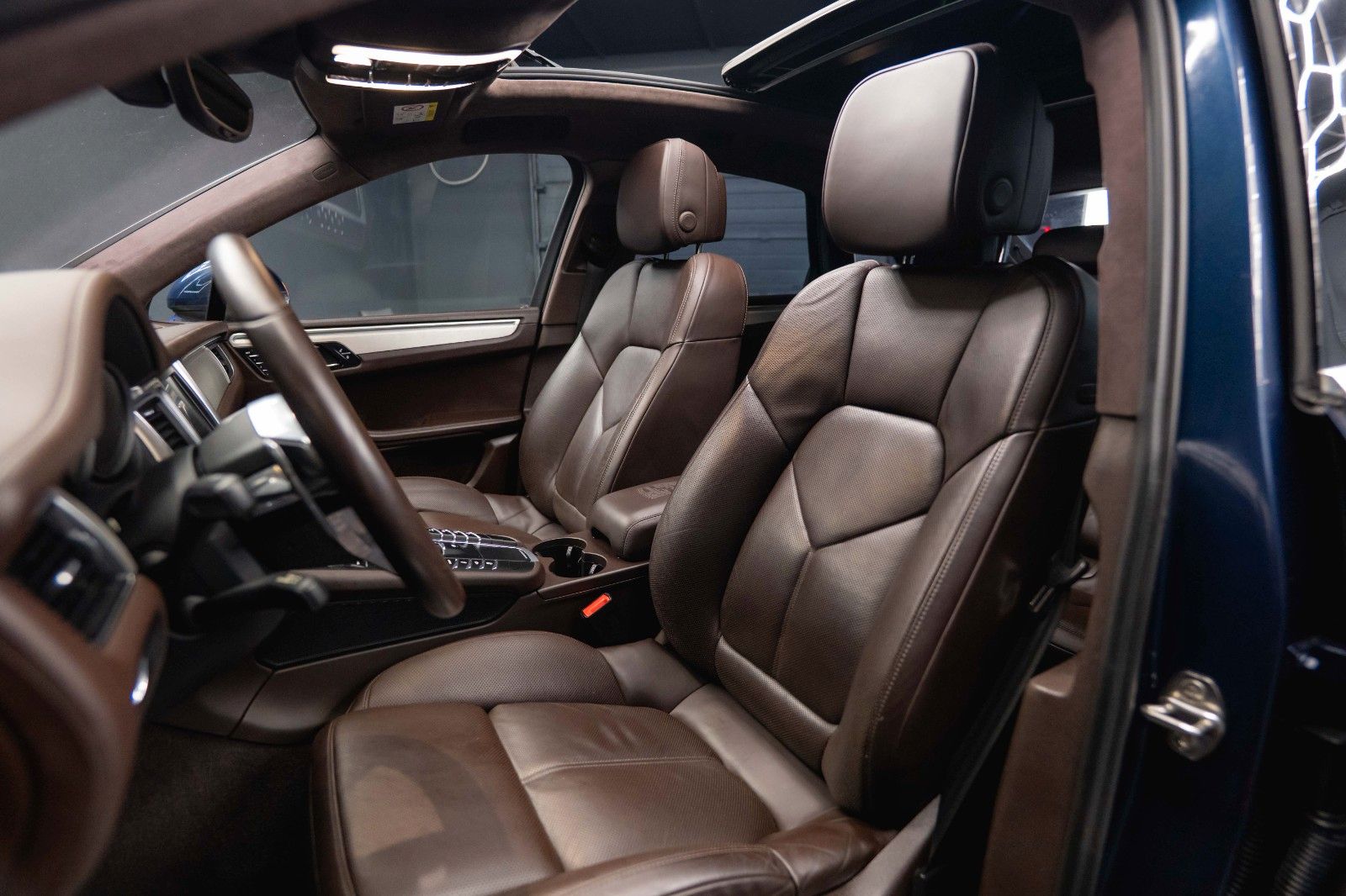 Fahrzeugabbildung Porsche Macan Turbo Sport-Design Chrono+ *Pano*DAB*LED*