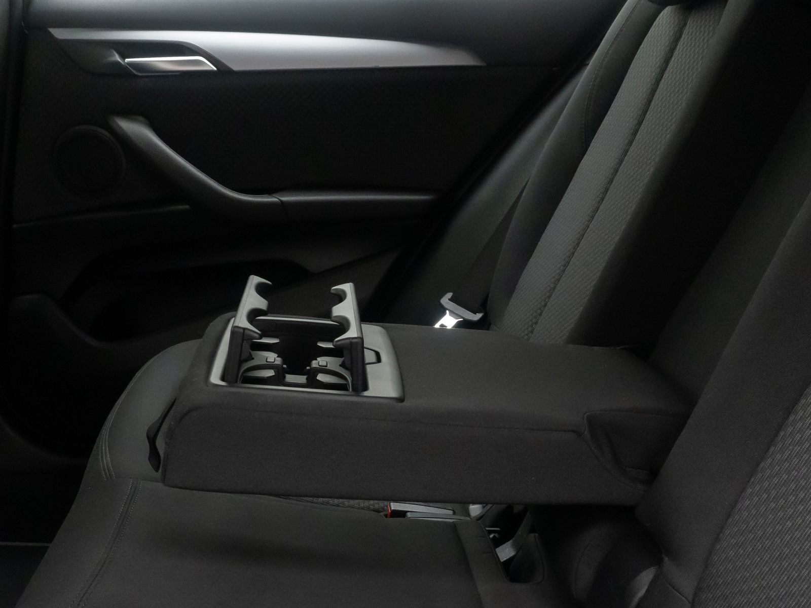 Fahrzeugabbildung BMW X2 sD18i GeschwindigReg ParkAss DAB Navi Lordos