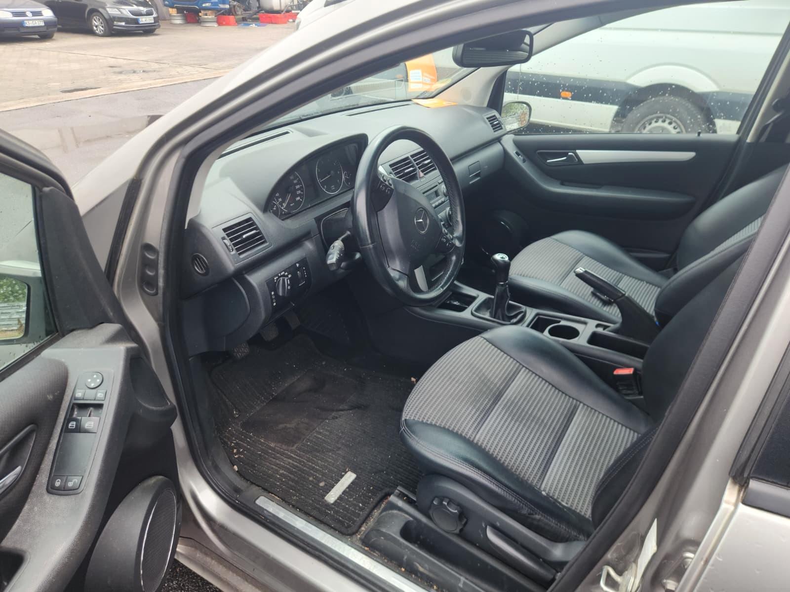 Mercedes-Benz A170 2007 — interior