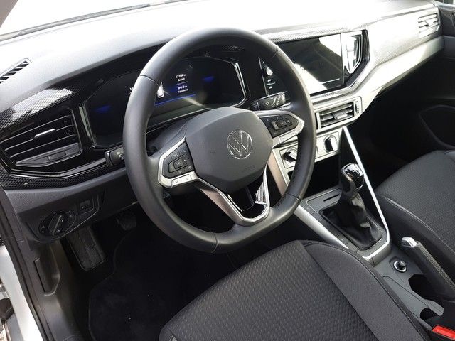 Fahrzeugabbildung Volkswagen Polo VI Life 1.0TSI LED Klima PDC vorn und hint