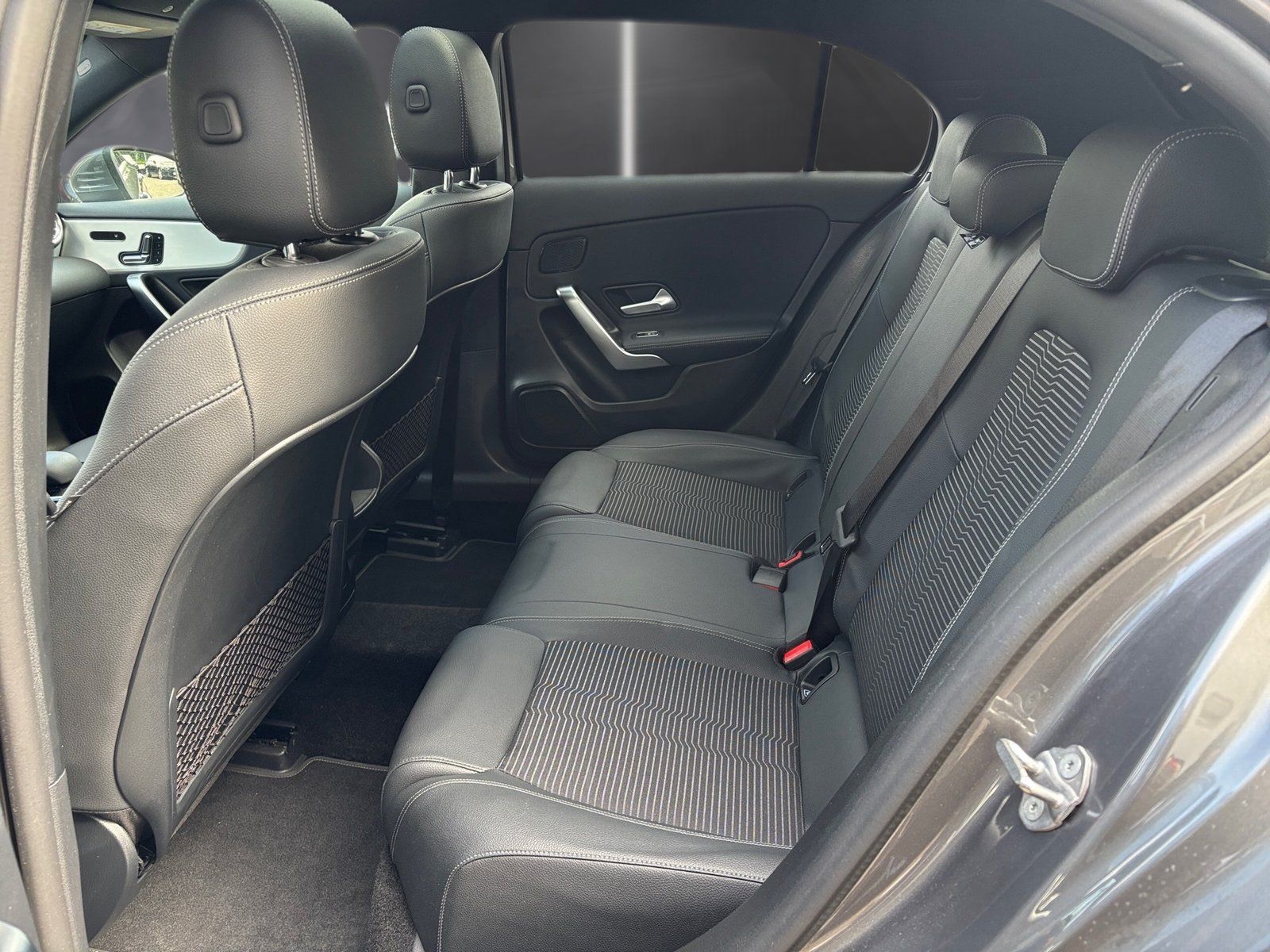 Fahrzeugabbildung Mercedes-Benz A 250 e Progressive*Pano*MultBeam*Distronic*360*