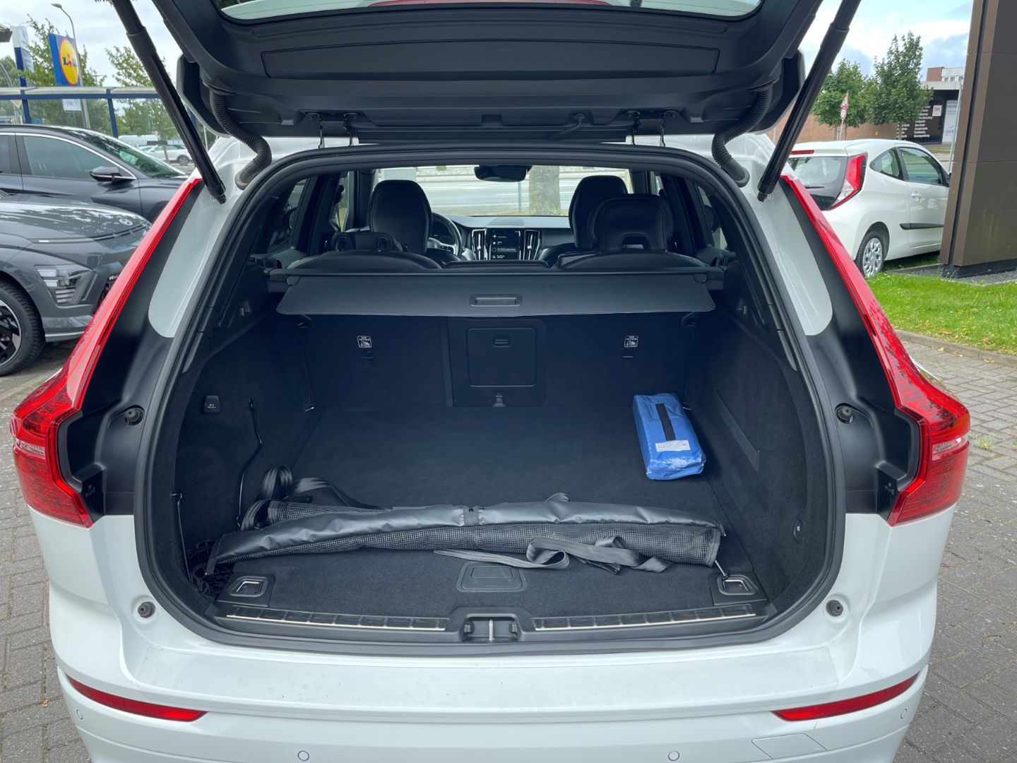 Volvo XC60 R Design B5 Mild-Hybrid 2.0 Geartronic AHK foto 11