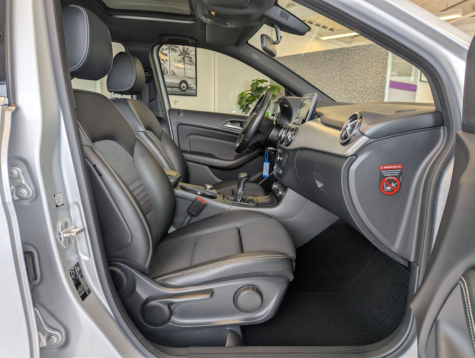 MERCEDES-BENZ B 180 Kamera Panoramadach LED - Image 17