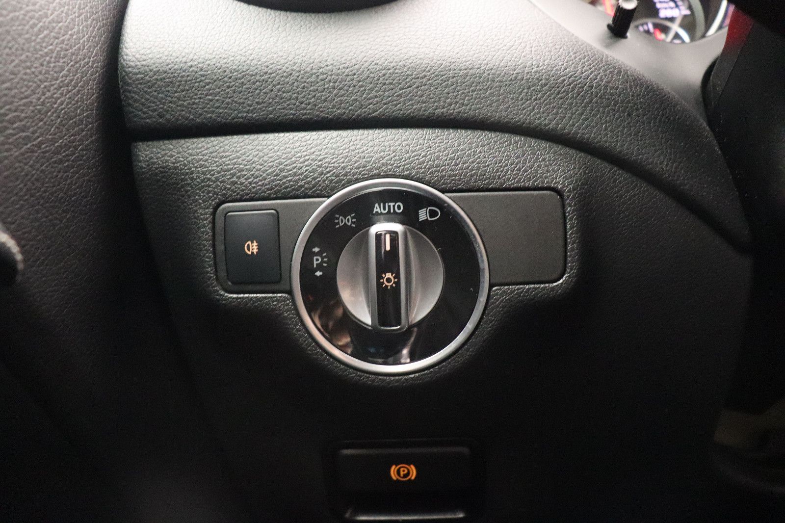 Fahrzeugabbildung Mercedes-Benz GLA 220 d 4Matic AHK NAVI KAMERA LED