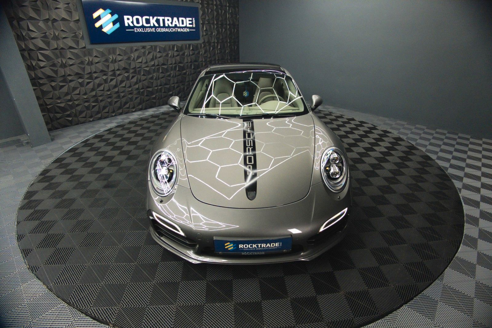 Fahrzeugabbildung Porsche 991 911 Turbo S Coupe Chrono+ | Ceramic | Carbon