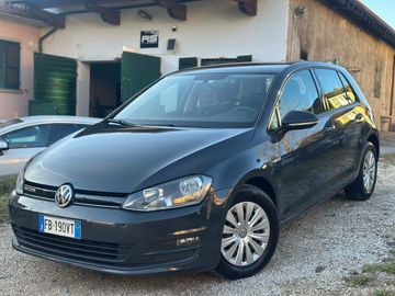 Volkswagen Golf - 1