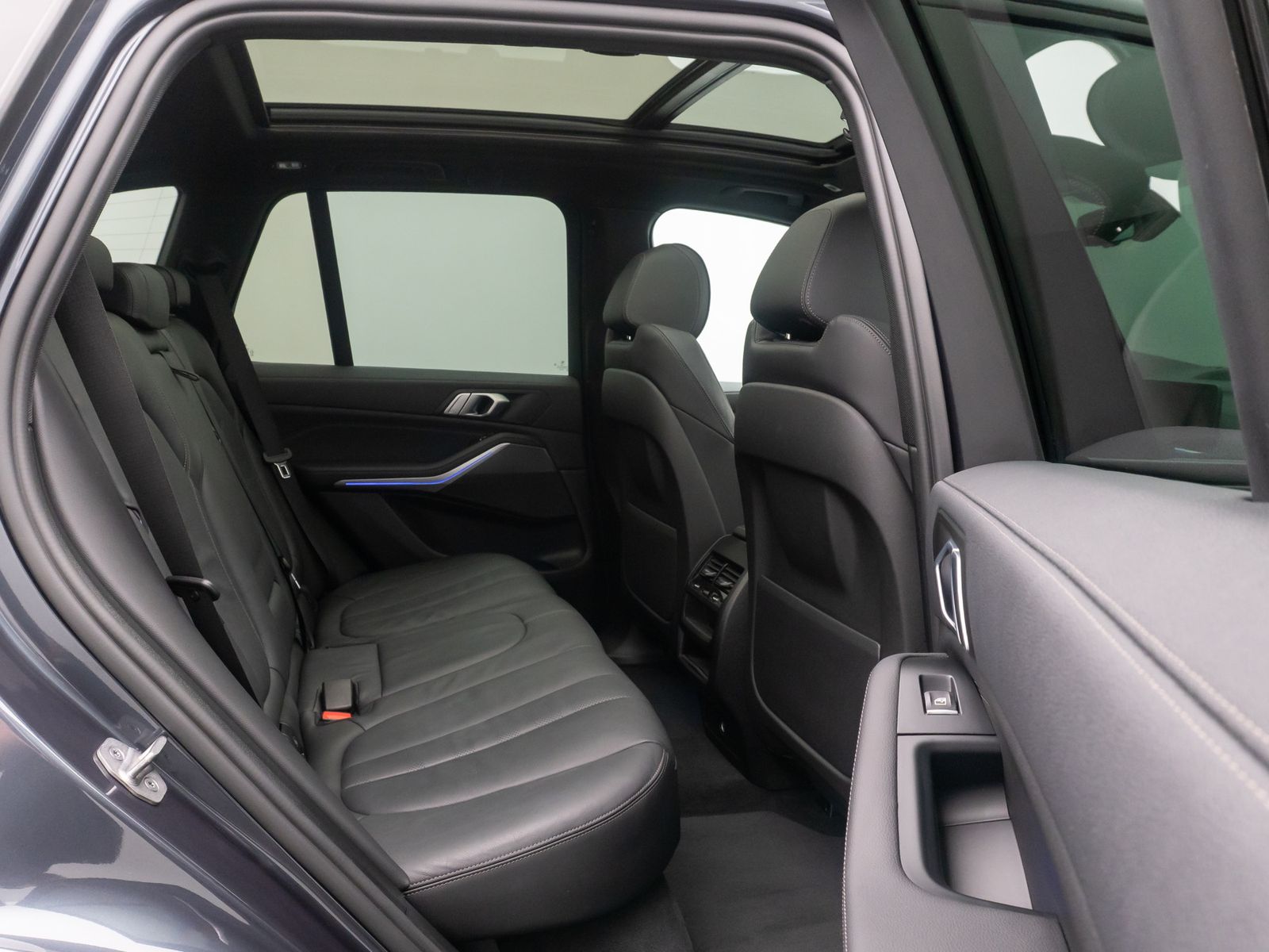 Fahrzeugabbildung BMW X5 xD30d M Sport 360&deg; HUD SoftCl Panorama 22Zoll